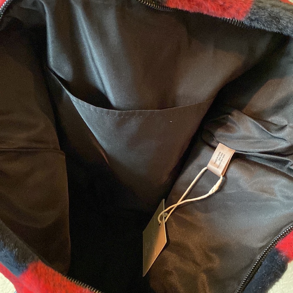Faux Fur Black and Red Buffalo Plaid Zipper Tote Bag - Picture 11 of 13